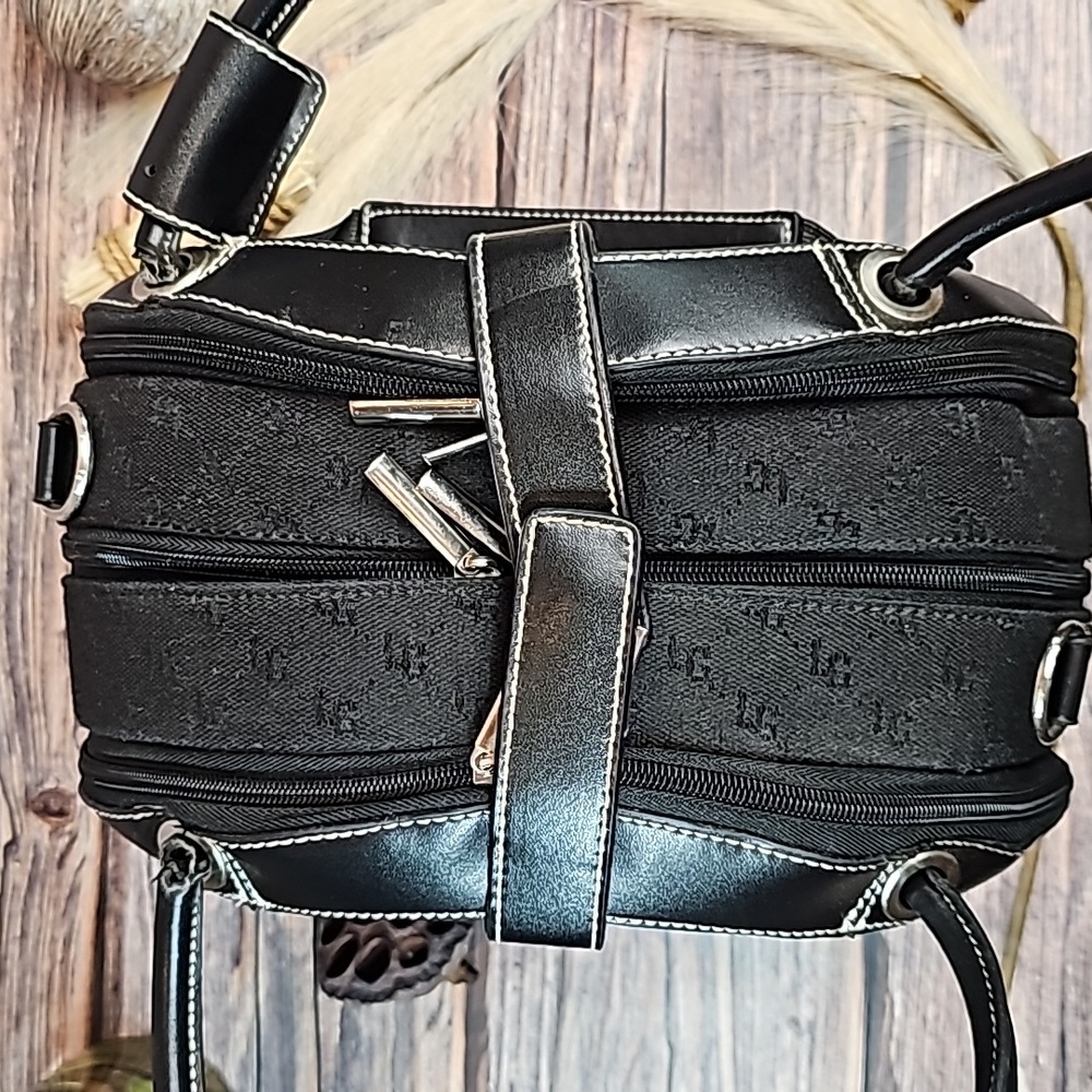 FOR YOUR EYES ONLY BLACK JACQUARD TRIPLE COMPARTMENT COSMETIC CASE - Picture 6 of 15